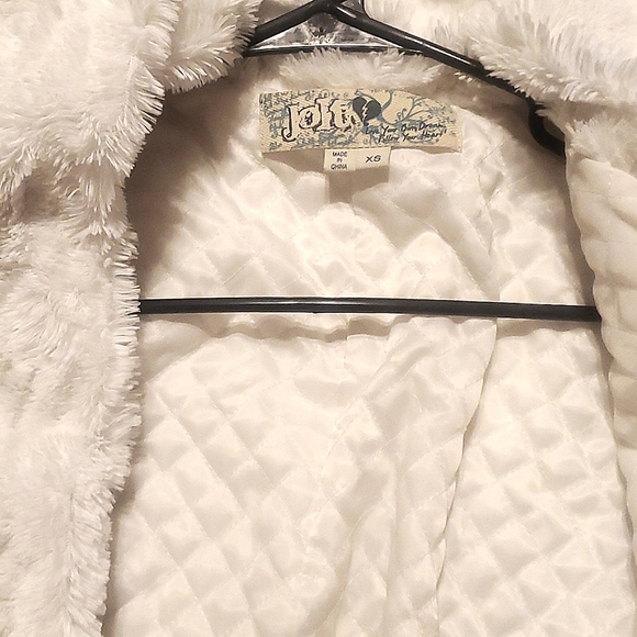 PERFECT for Christmas party over your gorgeous gown! Fancy faux fur jacket! - Picture 4 of 8